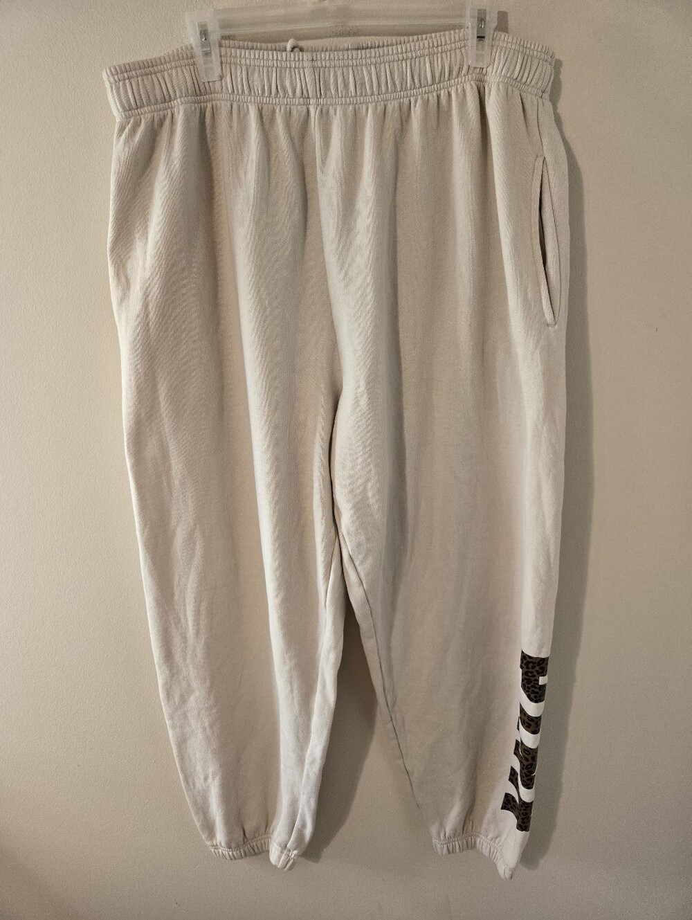 PINK Victoria’s Secret Leopard Logo Jogger Sweatpants XL Cream